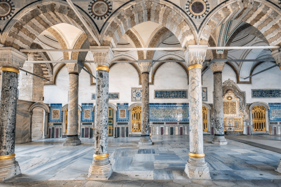 Istanbul: Topkapi Palace and Harem Guided Tour with Ticket
