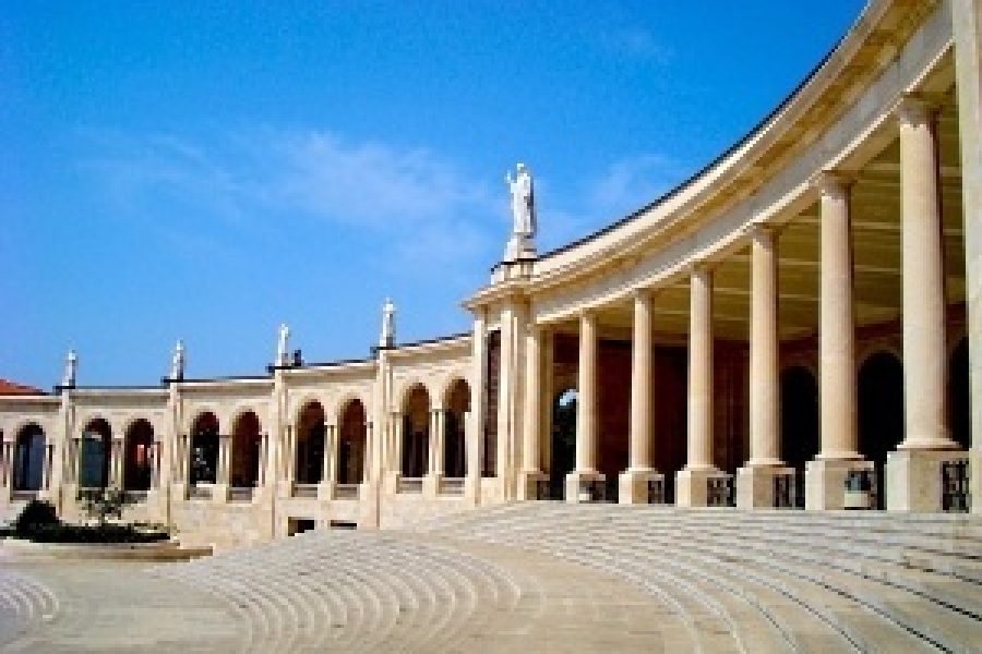Fátima, Óbidos & Nazaré Tour from Lisbon